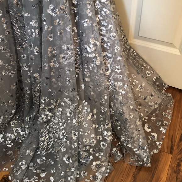 NEW JOVANI JVN SZ 2 SILVER JEWELED DEEP V FORMAL EVENING GOWN - Picture 13 of 16